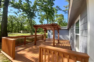 172 Pine Needle St, Onalaska, TX 77360 - Photo 2