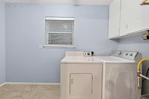 5911 Warm Springs Rd, Houston, TX 77035 - Photo 16