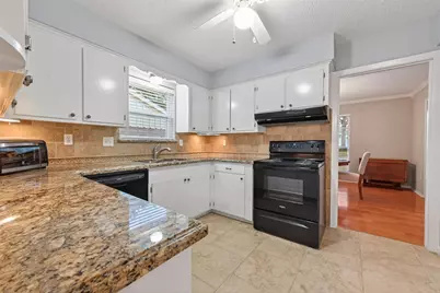 5911 Warm Springs Road, Houston, TX 77035 - Photo 10