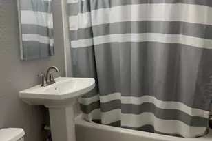 312 Center Way St, Lake Jackson, TX 77566 - Photo 8