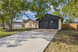 10915 Sagedowne Ln, Houston, TX 77089 - Photo 2