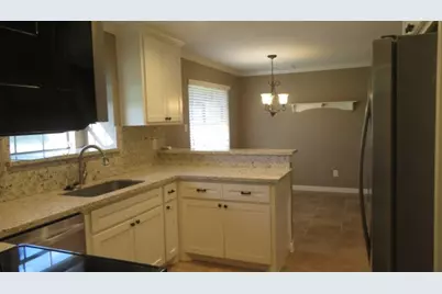 803 Briarmeadow Avenue, Friendswood, TX 77546 - Photo 4