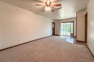 1016 Grove St, Angleton, TX 77515 - Photo 2