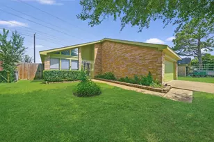 10723 Emery Dr, Houston, TX 77099 - Photo 2