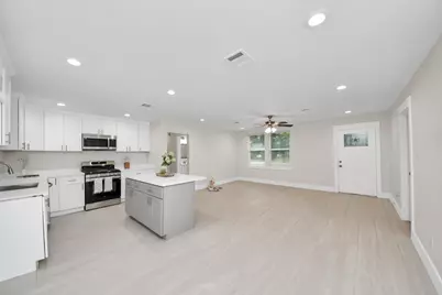 10521 Chesterfield Drive, Houston, TX 77051 - Photo 14