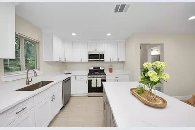 10521 Chesterfield Drive, Houston, TX 77051 - Photo 18