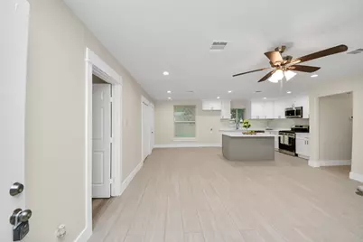 10521 Chesterfield Drive, Houston, TX 77051 - Photo 16