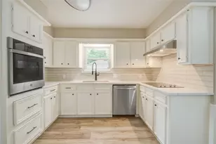 222 Ridgewood Dr, Oak Ridge North, TX 77386 - Photo 14