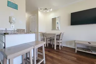6102 Seawall Blvd, Galveston, TX 77551 - Photo 22