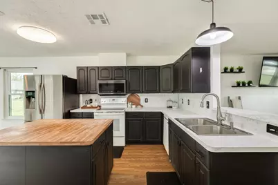 318 S Amherst Drive, West Columbia, TX 77486 - Photo 2