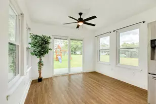 318 S Amherst Dr, West Columbia, TX 77486 - Photo 4