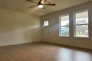 923 W 9th St, Freeport, TX 77541 - Photo 12