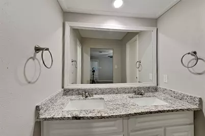 31 S White Pebble Court, The Woodlands, TX 77380 - Photo 8