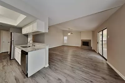 31 S White Pebble Court, The Woodlands, TX 77380 - Photo 4
