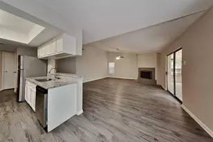 31 S White Pebble Ct, Spring, TX 77380 - Photo 4