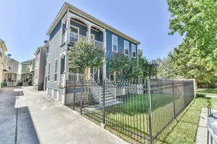 1030 W 16th St, Houston, TX 77008 - Photo 2