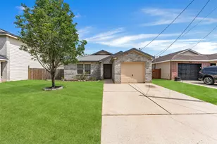 2317 Shady Birch Dr, Conroe, TX 77301 - Photo 2
