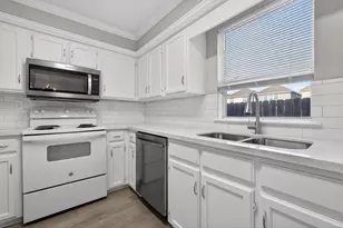 1221 Cedar Post Ln, Houston, TX 77055 - Photo 2