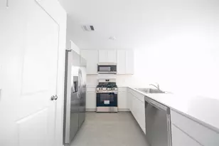 9302 Speckled Trout Dr, Baytown, TX 77521 - Photo 4