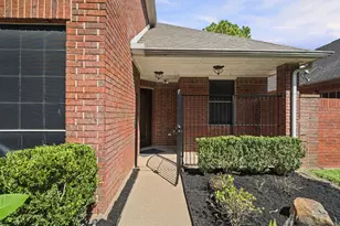 34 Grants Lake Cir, Sugar Land, TX 77479 - Photo 2