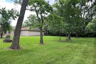 304 S Shadowbend Ave, Friendswood, TX 77546 - Photo 36