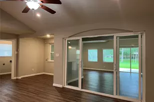 304 S Shadowbend Ave, Friendswood, TX 77546 - Photo 8