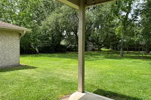 304 S Shadowbend Ave, Friendswood, TX 77546 - Photo 16