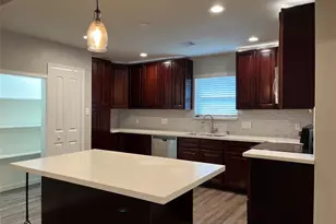 304 S Shadowbend Ave, Friendswood, TX 77546 - Photo 10