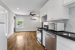 1638 Harvard St, Houston, TX 77008 - Photo 2