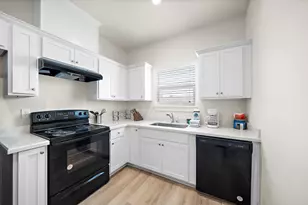 3610 Sealy St, Galveston, TX 77550 - Photo 30