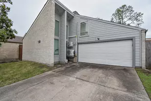 7631 Hopewell Ln, Houston, TX 77071 - Photo 2