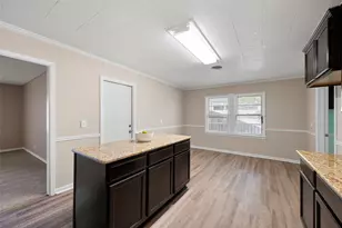 706 Ave I, El Campo, TX 77437 - Photo 10