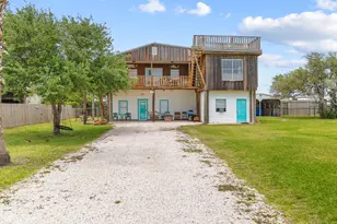107 Missy St, Port O'Connor, TX 77982 - Photo 2
