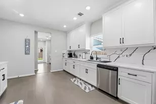 1804 Ursuline St, Galveston, TX 77550 - Photo 8