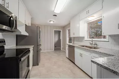 1508 N San Jacinto Street, Conroe, TX 77301 - Photo 2