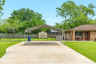 619 S Wilson St, Brazoria, TX 77422 - Photo 4