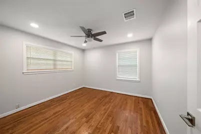 9779 Westview Drive, Houston, TX 77055 - Photo 20
