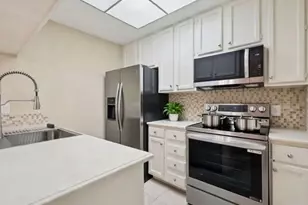 11711 Memorial Dr, Houston, TX 77024 - Photo 2