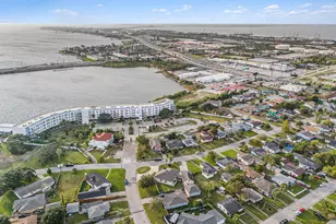 1310 Bayou Shore Dr, Galveston, TX 77551 - Photo 38