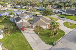 1310 Bayou Shore Dr, Galveston, TX 77551 - Photo 2