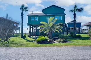 140 Ocean View Dr, Crystal Beach, TX 77650 - Photo 1