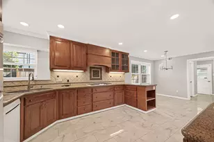 418 N Wilcrest Dr, Houston, TX 77079 - Photo 10