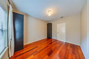 1018 Memorial Village Dr, Houston, TX 77024 - Photo 14