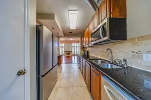 1018 Memorial Village Dr, Houston, TX 77024 - Photo 12