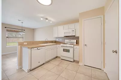 8211 Scarlet Tanager Drive, Humble, TX 77396 - Photo 6