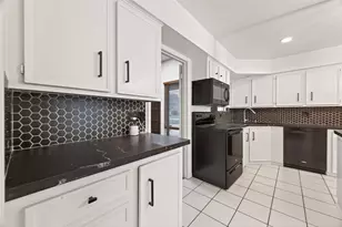 12131 Ella Lee Ln, Houston, TX 77077 - Photo 10