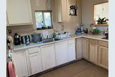 106 Avalon, Palacios, TX 77465 - Photo 8