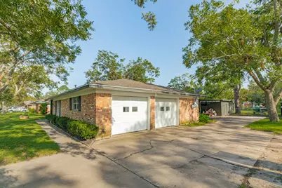 908 W Mulberry Street, Angleton, TX 77515 - Photo 22