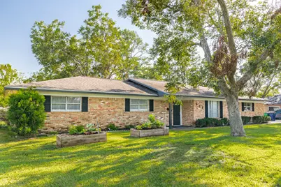 908 W Mulberry Street, Angleton, TX 77515 - Photo 2