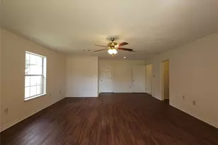 418 Texas St, Tomball, TX 77375 - Photo 4